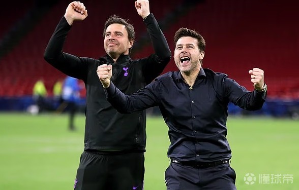 邮报：热刺球迷赛中发出嘘声，高唱“波切蒂诺真的很神奇”