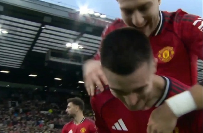 实拍谢什科补时神仙球为曼联扳平比分