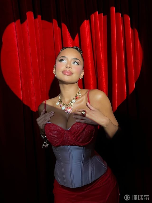 女演员：我14岁时收到过球员的私信，他们都是恋童癖