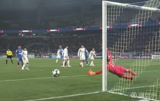 刘越：斯卢茨基换人依旧执着；前场局部配合比较单一