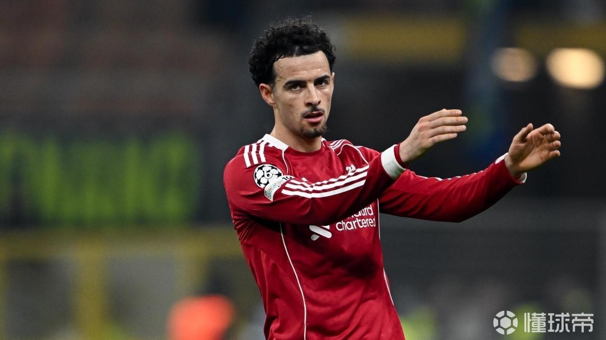 意媒：国米正在规划球队中场的未来建设，今夏将重新谈琼斯