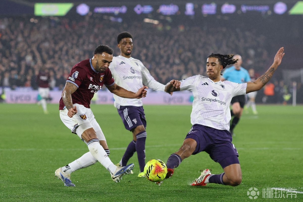 韦斯-布朗：约罗不像很久不踢球的样子，选位、上抢都很合理