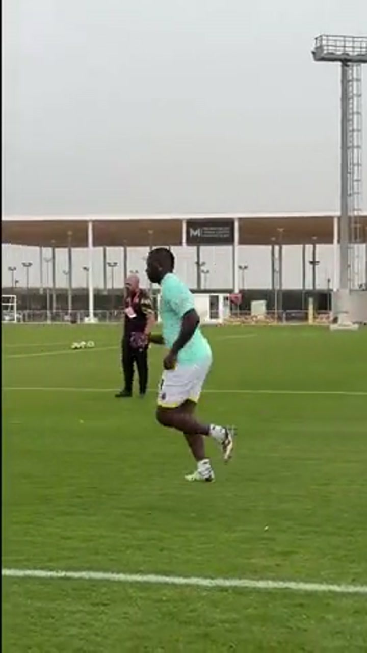 35岁巴洛特利加盟阿联酋次级联赛球队伊蒂法克