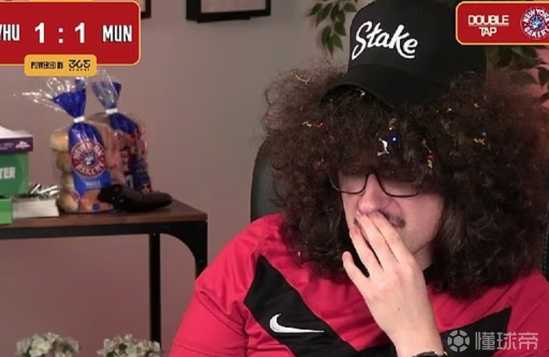 西汉姆助教赫梅斯：我对“蓄发哥”说过，今天你休想剪头发