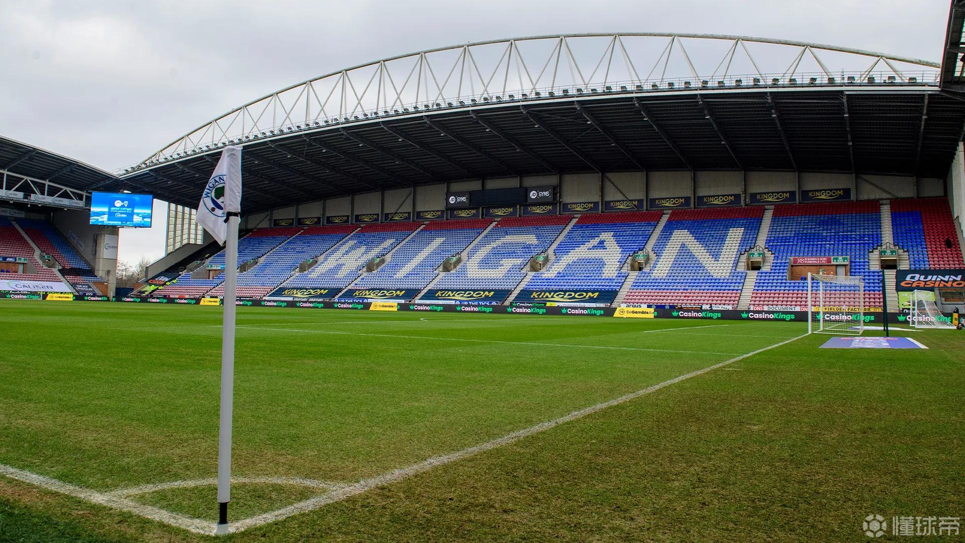 哀悼，一名维冈球迷看比赛时突发疾病，送医后去世