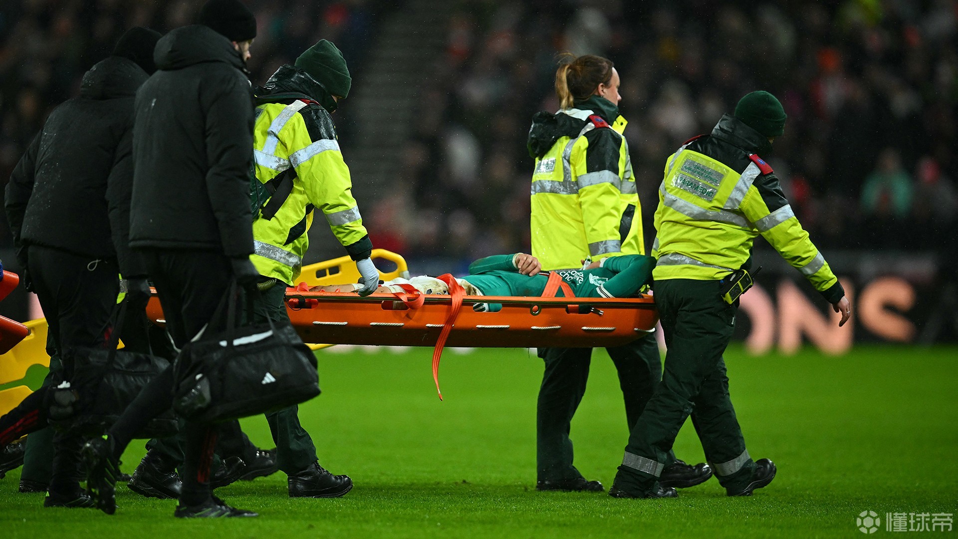 日媒：日本国家队队长远藤航可能将长期缺阵