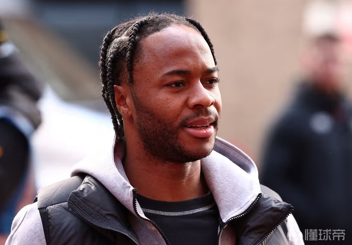 镜报：斯特林在与18家俱乐部接触后，最终选择加盟费耶诺德