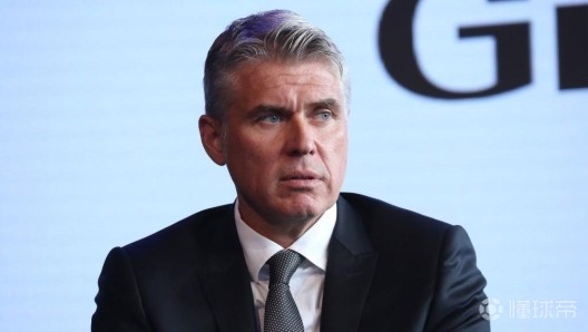 欧足联首席裁判官：欧足联更倾向于减少VAR对比赛的干预