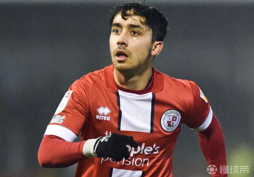 一球员遭前主教练种族歧视，起诉QPR、克劳利索赔超1100万镑