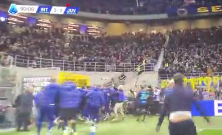 泽连斯基禁区弧位置漂亮绝杀