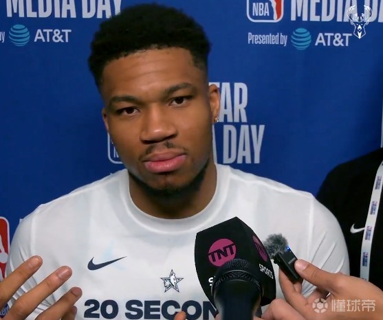 梅西还是C罗？字母哥：梅西是天赋本身，但我和C罗更相似