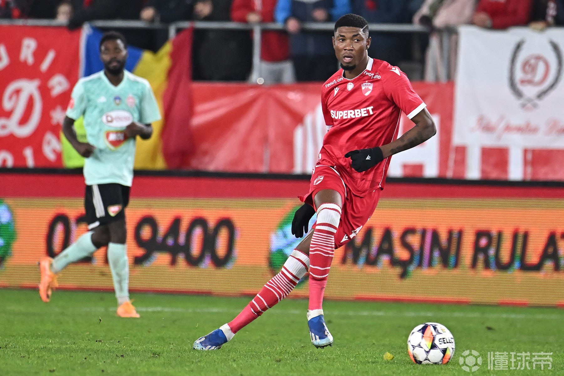 外媒：布加勒斯特迪纳摩拒绝了山东泰山对肯尼迪的报价