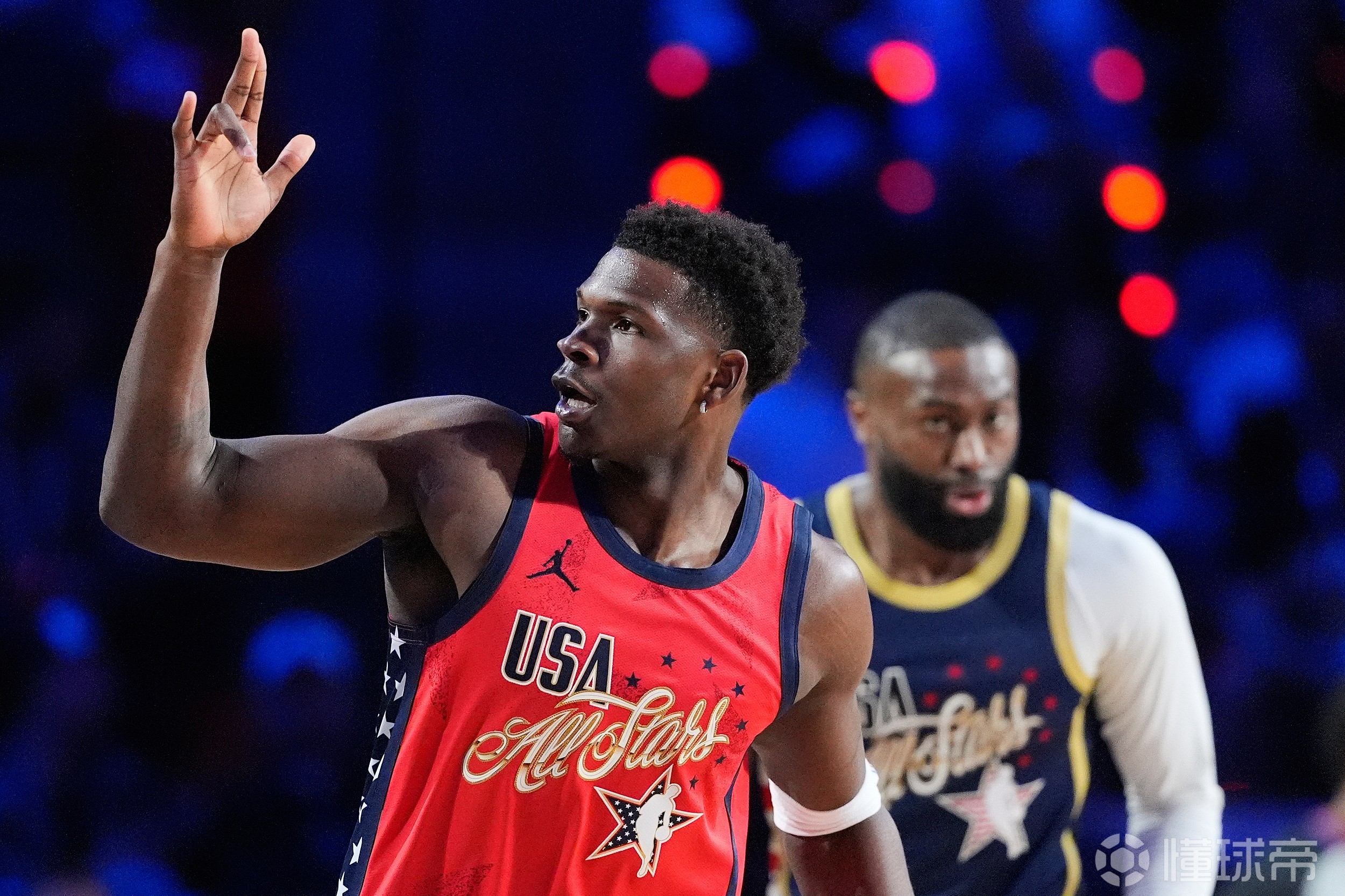 合计32分9板3助，爱德华兹当选全明星MVP