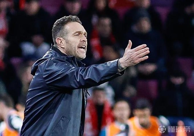 官方：巴拉多利德主帅泰韦内特下课；球队处于西乙降级区