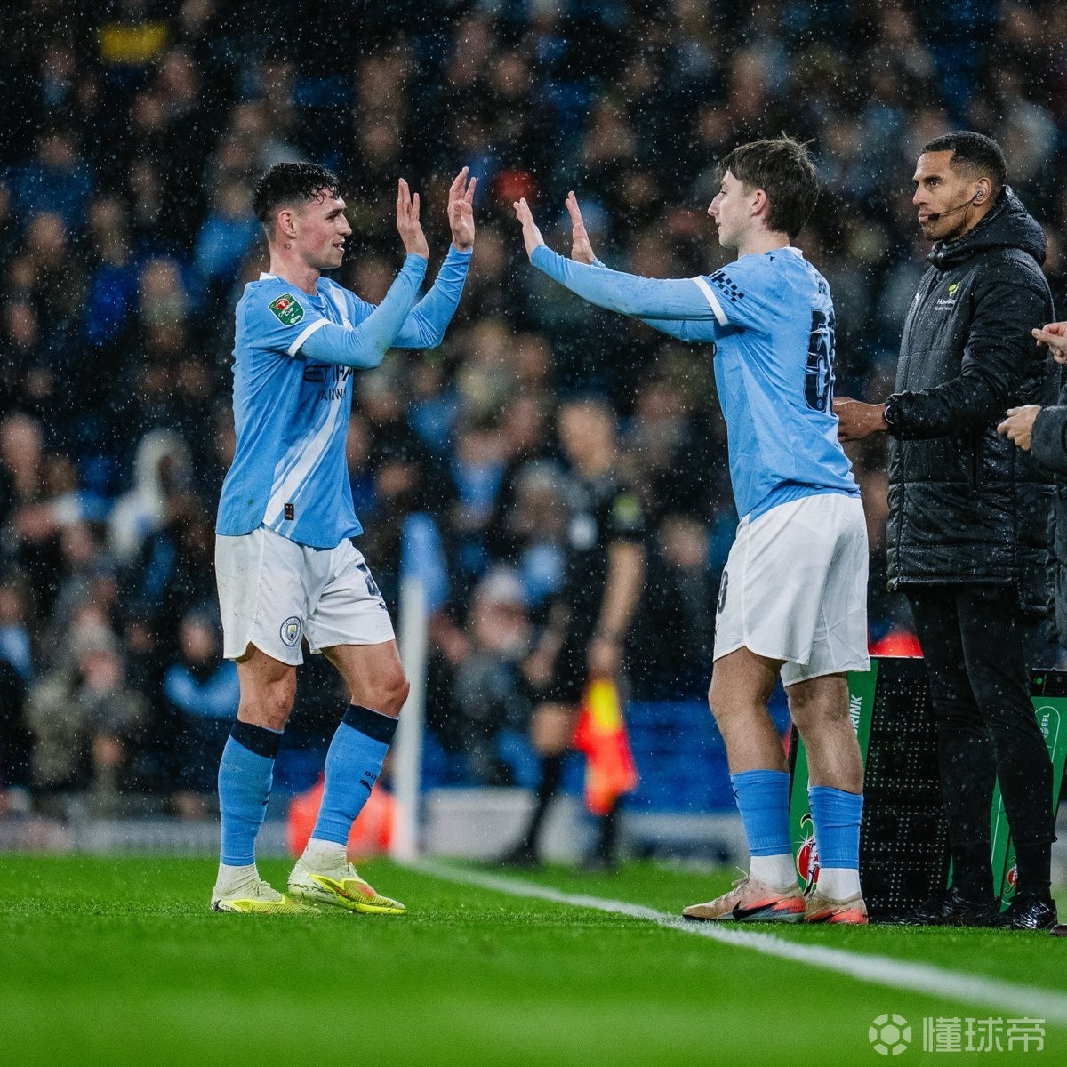 记者：曼城在努力留下19岁查理-格雷，博洛尼亚、拉齐奥有意