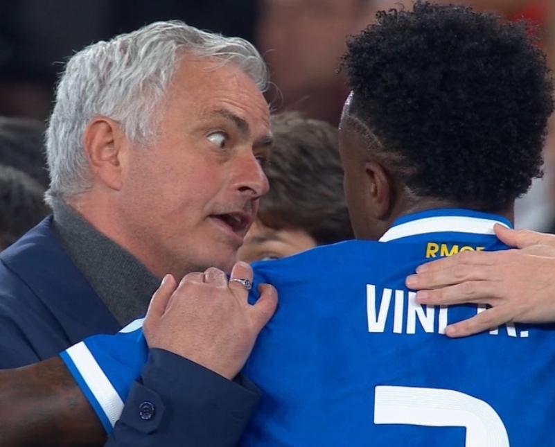 穆帅：我告诉维尼修斯庆祝方式必须改变 本菲卡不是种族歧视球队