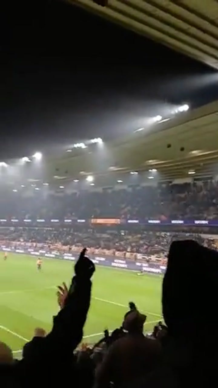 实拍赛后狼队球迷嘲讽阿森纳：又要排第二了