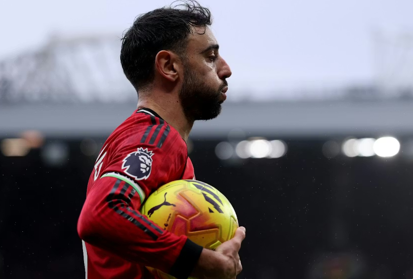 曼联中场今夏酝酿调整，B费去留引关注