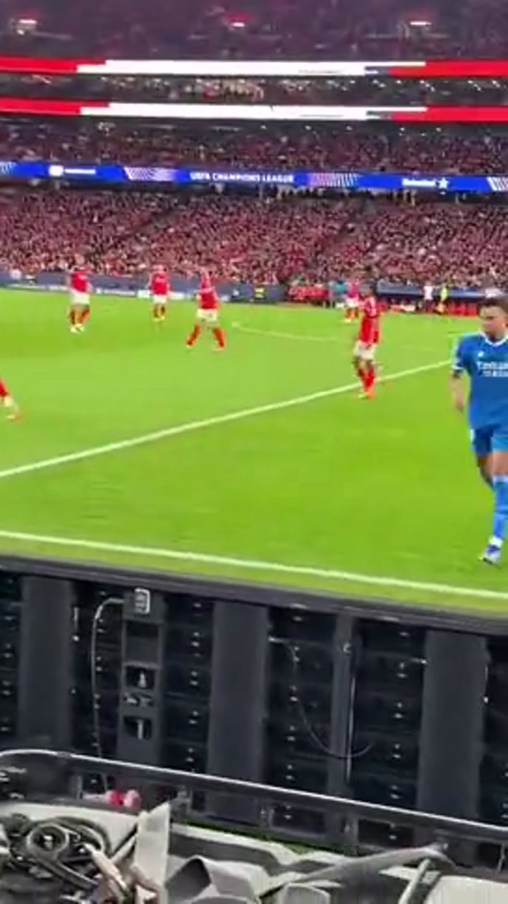 现场实拍姆巴佩也被本菲卡球迷大喊“猴子”