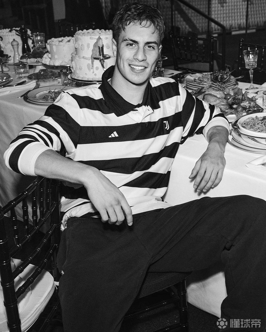 尤文发布第四球衣：采用Polo衫版型，黑白横条纹设计