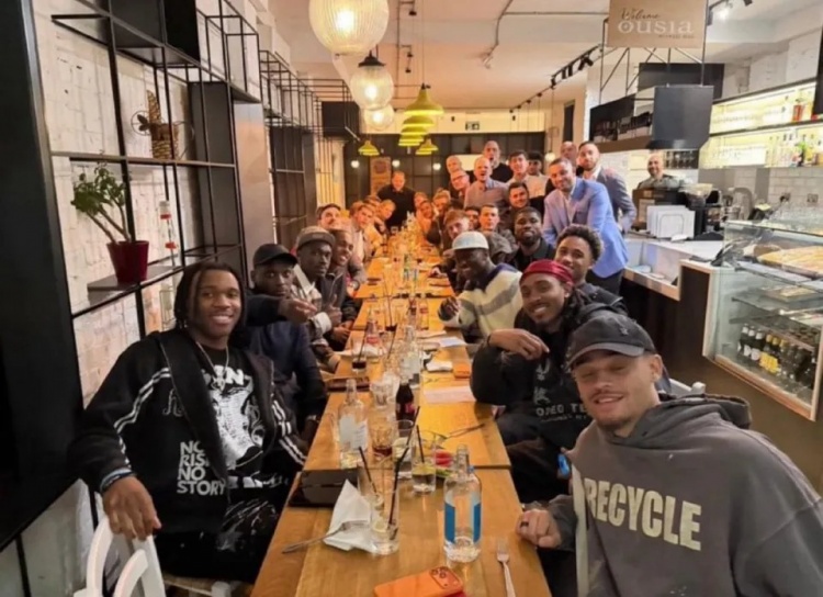 将战阿森纳！太阳报：图多尔率热刺球员外出聚餐提升士气