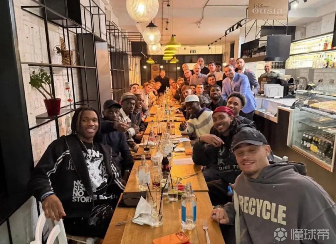 太阳报：图多尔带热刺球员下馆子，提振士气打阿森纳