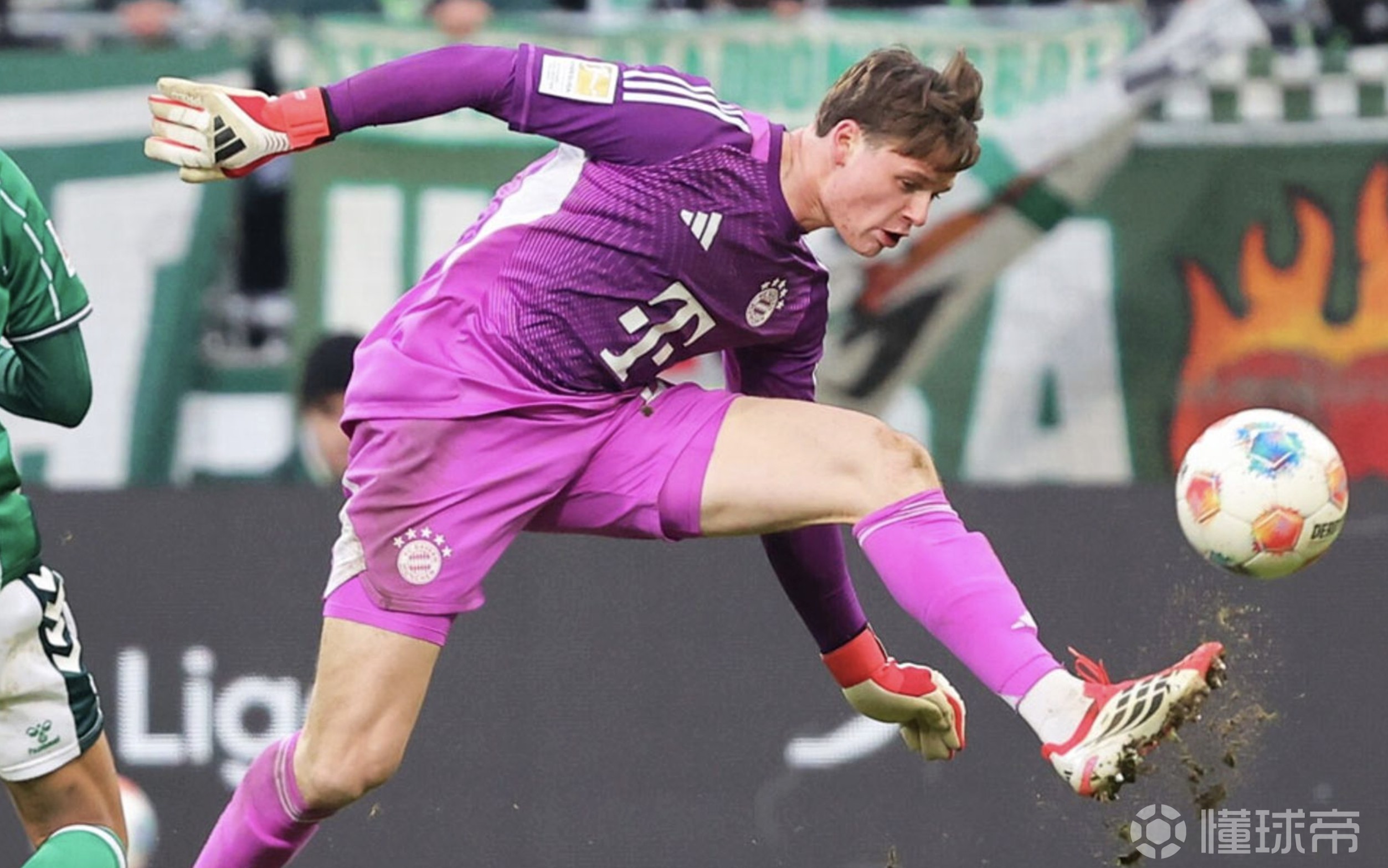 德天空：拜仁认为乌尔比希有能力当一门，今夏没签新门将计划