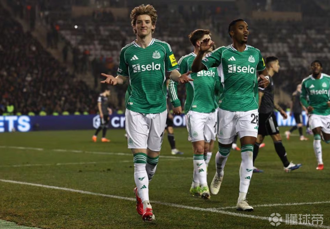 半场大四喜，戈登成为欧冠历史第二位单场打进4球的英格兰球员