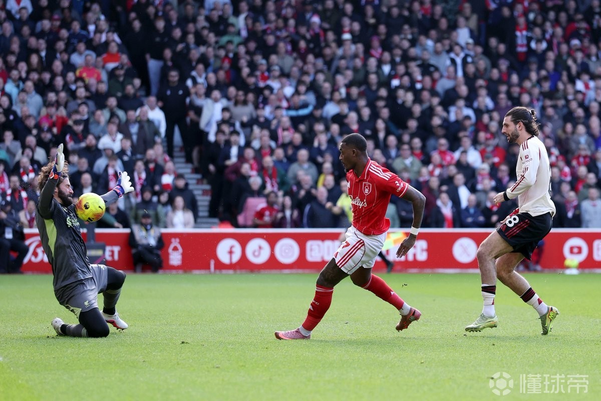 被压着打，利物浦半场0射正，森林11脚射门2次射正