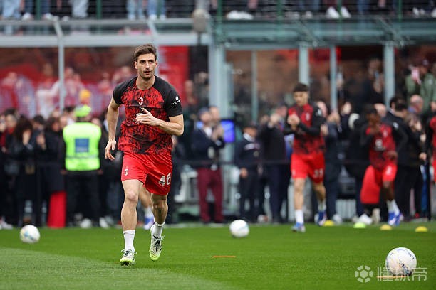 意天空：加比亚热身时肌肉不适被撤出首发，德温特入替