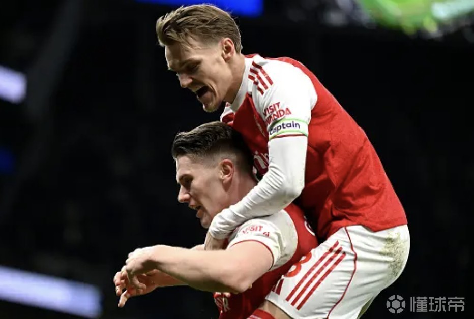 内维尔：哲凯赖什像攻城锤；热刺输给了实力明显更强的对手