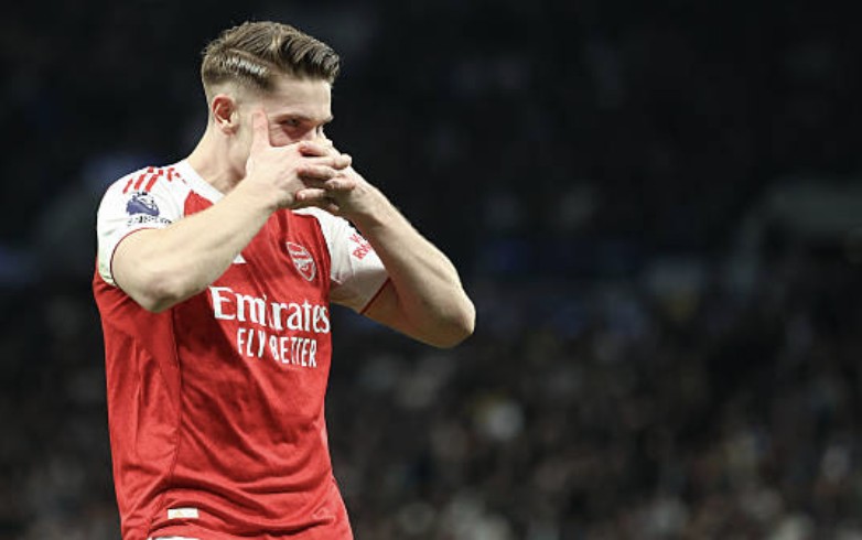 小雷：范德芬几乎是被哲凯赖什压制；这是属于阿森纳的赛季