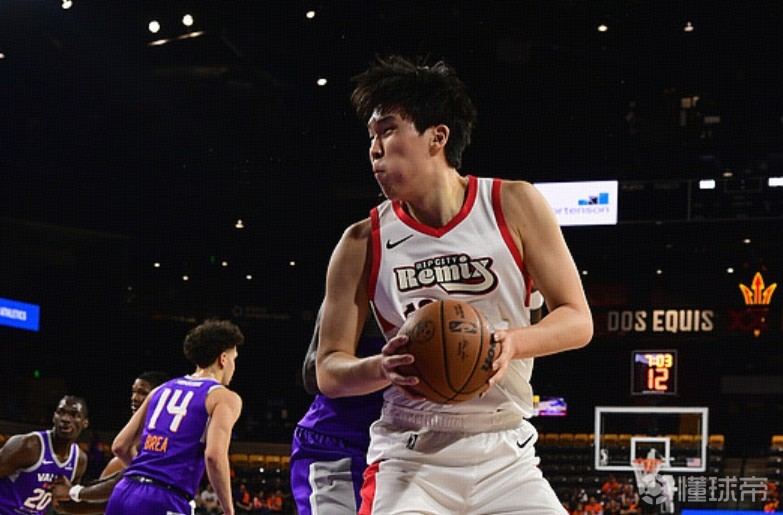 状态起伏，杨瀚森29分钟贡献11分12板3助2帽，出现5失误4犯规