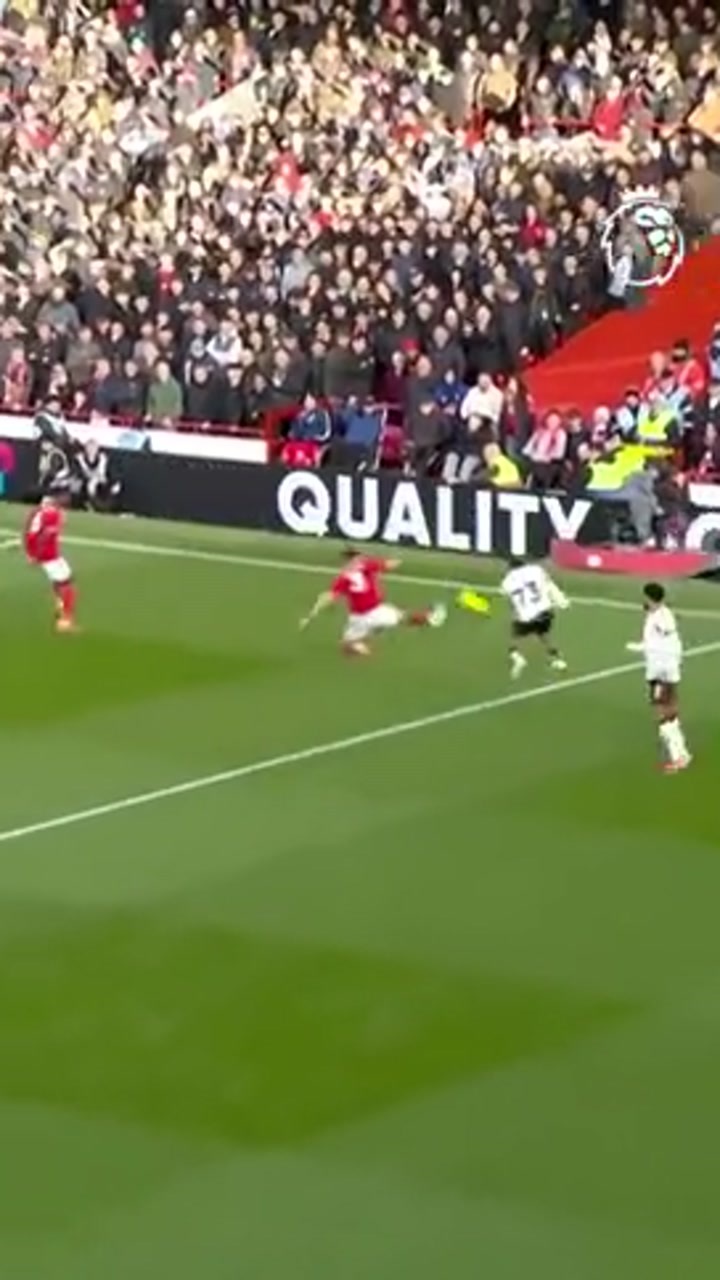 白翻了！科纳特侧手翻庆祝领先，结果麦卡利斯特进球手球被吹