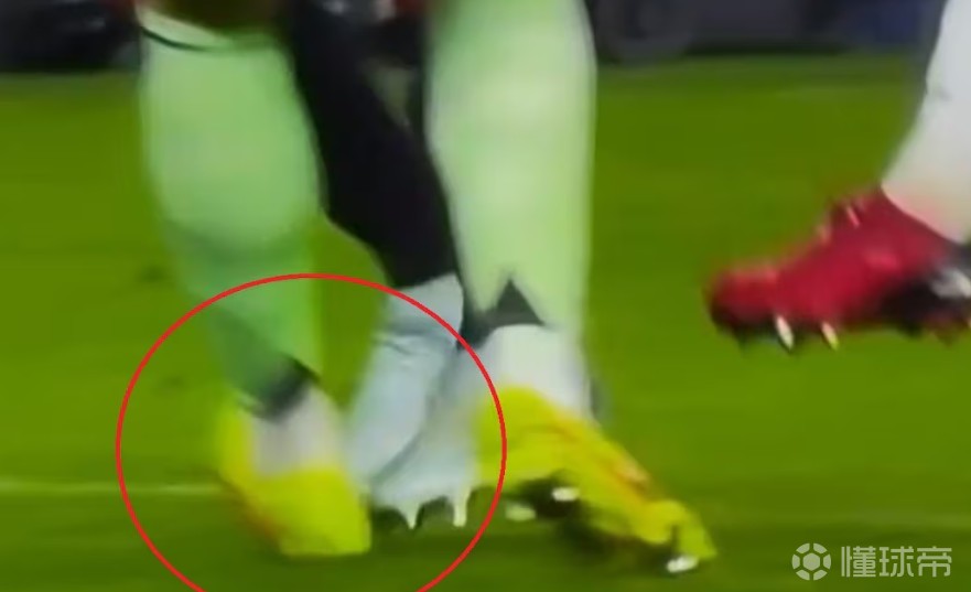 龙赛罗：布季米尔假摔骗点，巴萨深谙“会哭的孩子有奶吃”