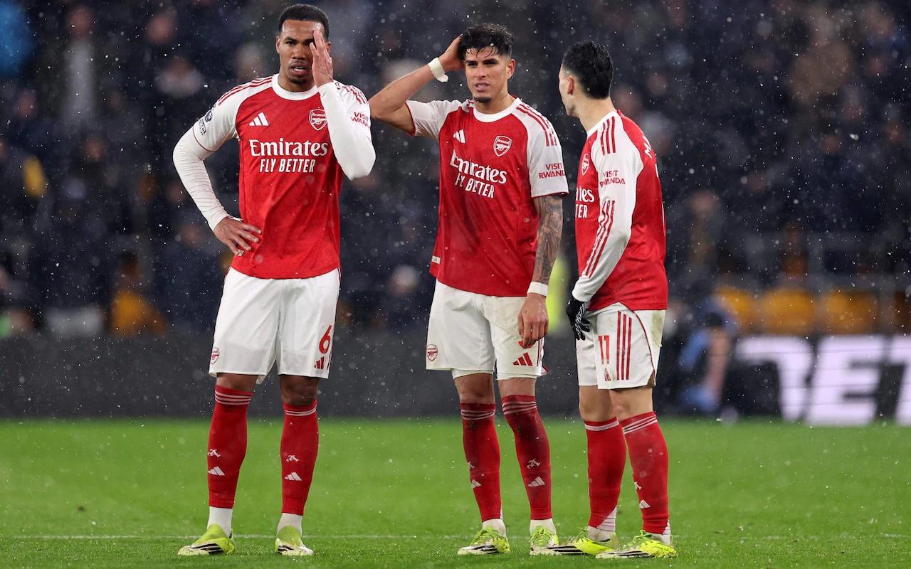 电讯报分析阿森纳状态下滑：后防意外丢球增加，左路进攻哑火