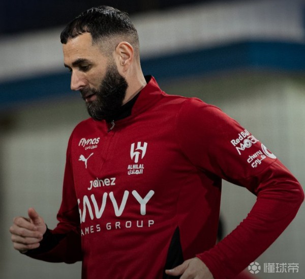 官方：本泽马内收肌疼痛，将在周二接受检查