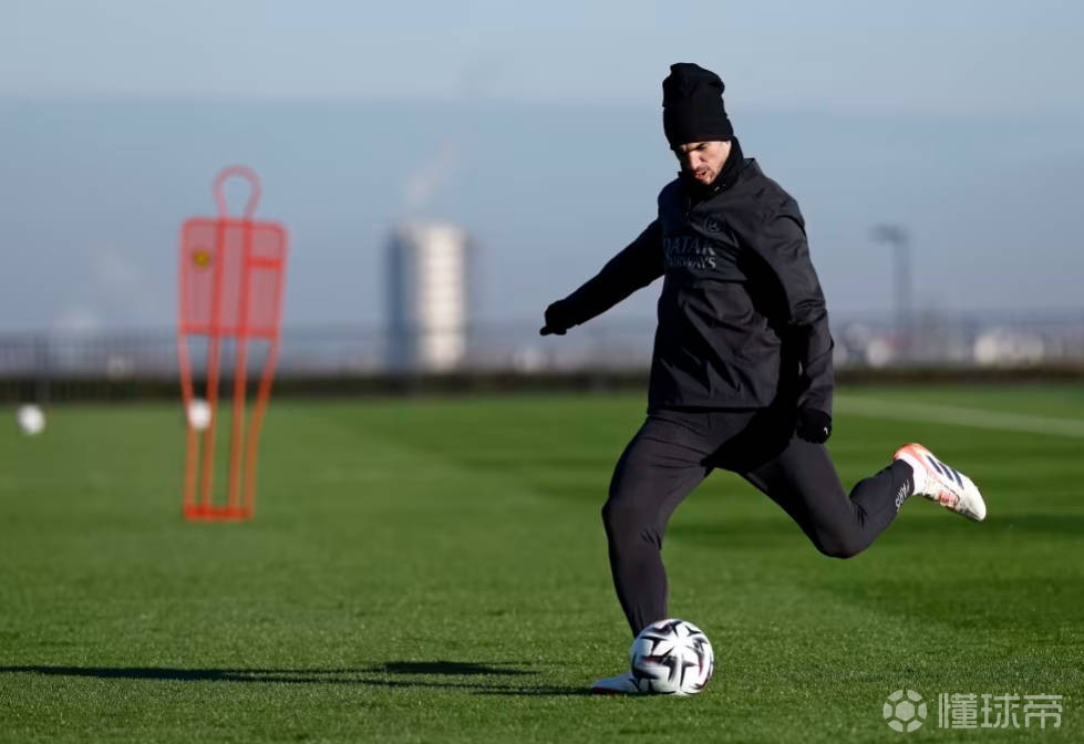 巴黎官方：登贝莱和马尤卢恢复个人训练，鲁伊斯继续单独训练