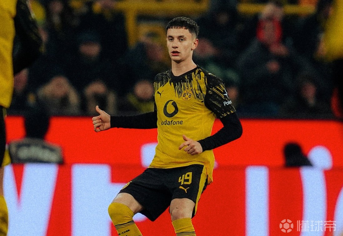 体图：多特已向队内18岁的意大利中卫雷贾尼开出新合同