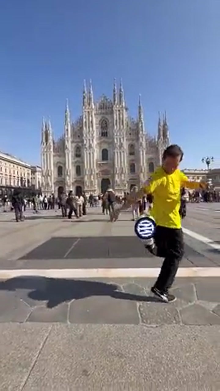 博德闪耀赛后晒视频：在米兰大教堂颠国米