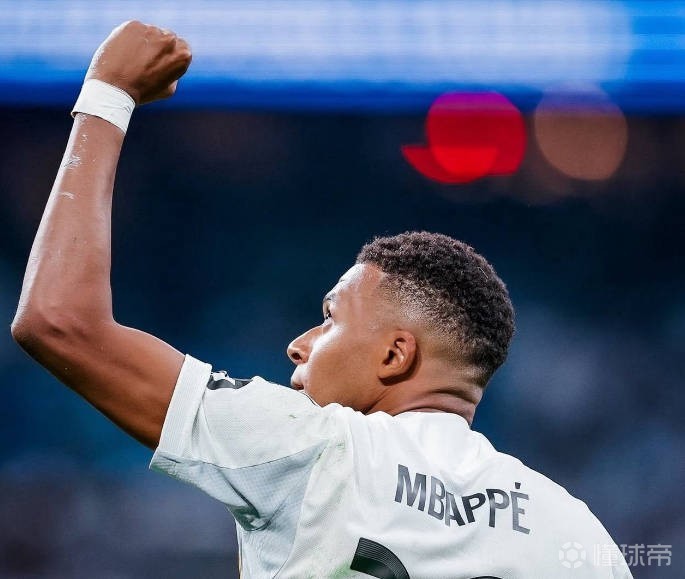 六台记者：姆巴佩希望选择保守疗法治疗他的膝盖