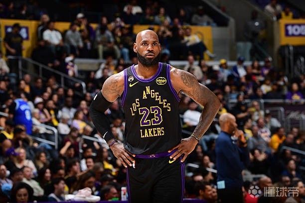 接东契奇“甩锅”错失绝杀，詹姆斯13中8得到21分，5失误全场最高