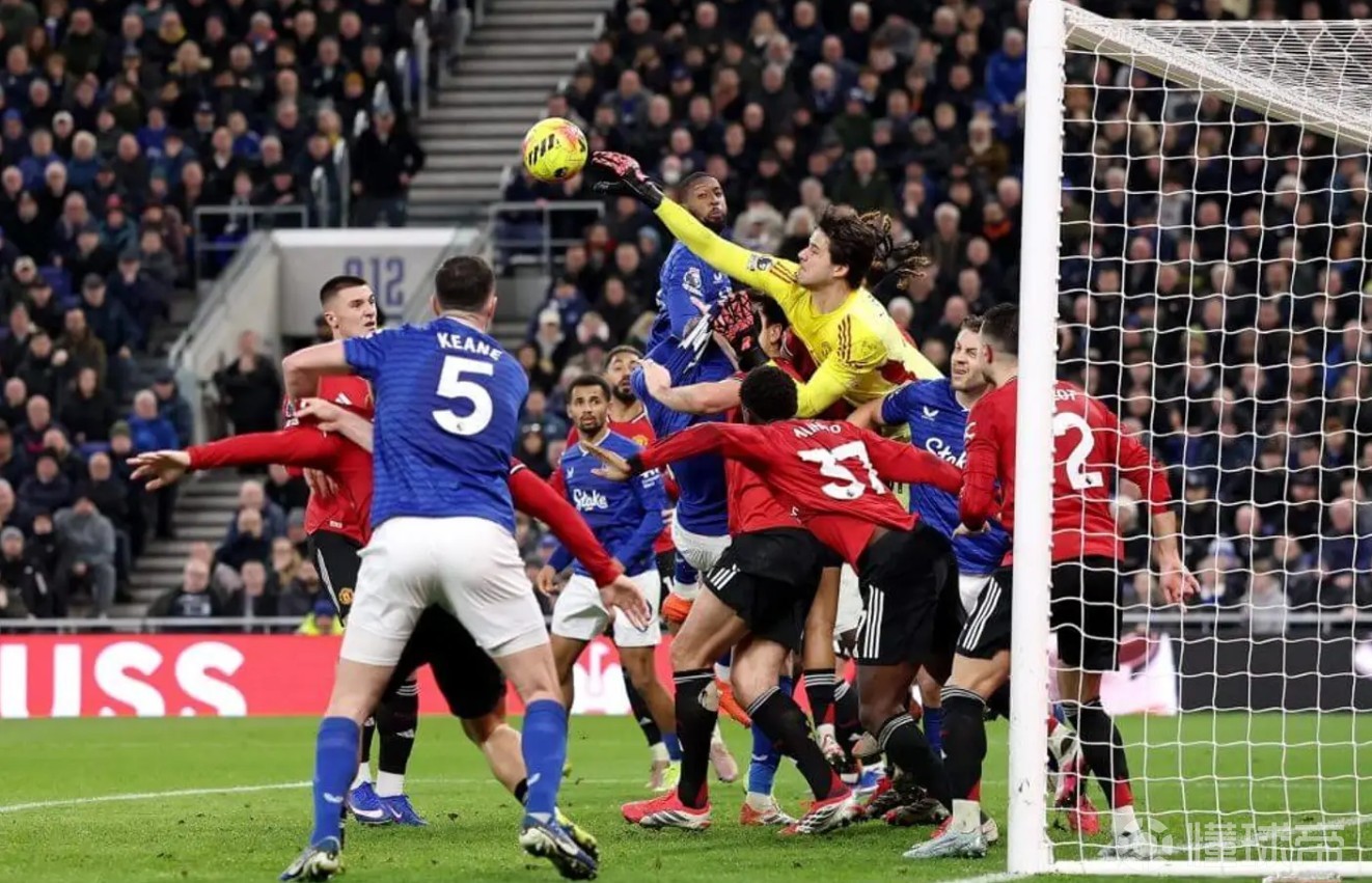 TA：无惧埃弗顿的WWE式角球混战，拉门斯是曼联的定海神针