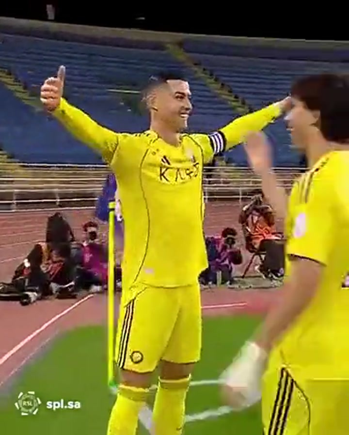 生涯965球！C罗点射破门后解锁新式“扣篮”庆祝