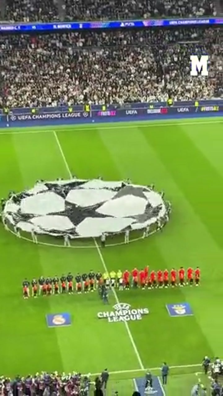 实拍伯纳乌打出了支持维尼修斯 反对种族歧视的横幅