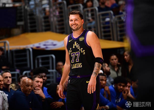 关键时刻出手犹豫，东契奇24中8得到24分9板15助