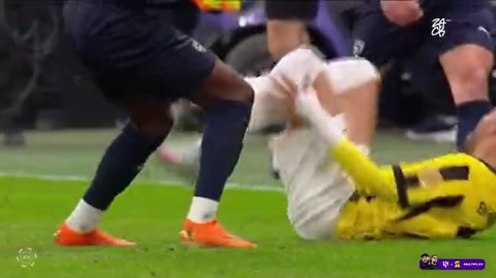 C罗做篮球庆祝 葡媒称是嘲讽新月的库里TIFO