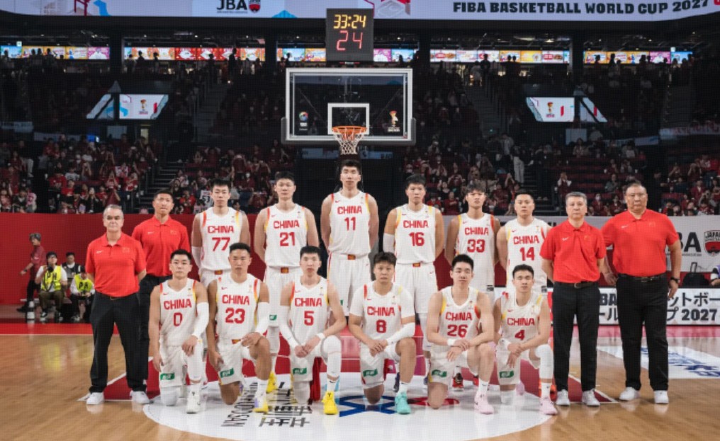 半场战报：赵睿8分2板2助，中国男篮33-47落后日本