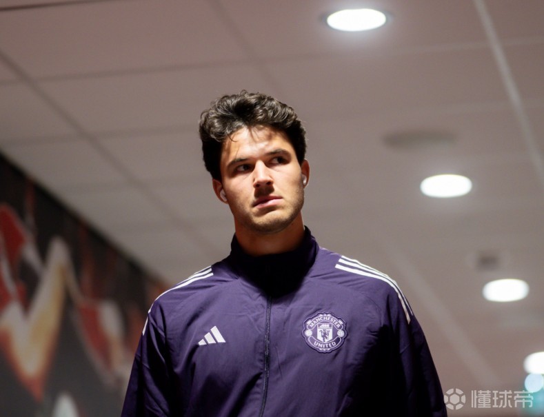 拉门斯：场外我只是个普通人；作为门将我最大的偶像是诺伊尔