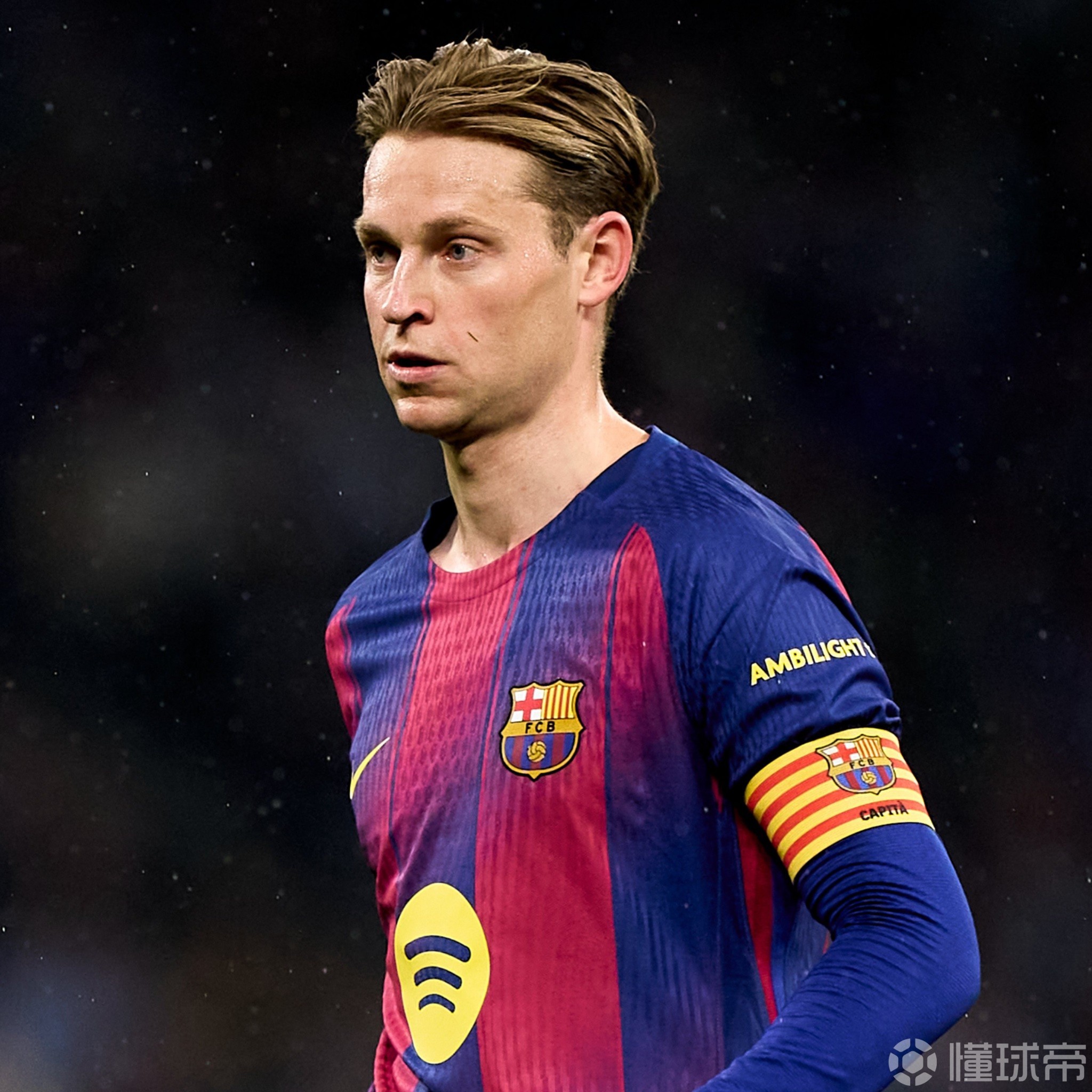 每体：德容训练中拉伤预计缺阵3-4周，巴萨在等检查结果